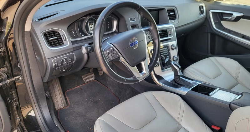 Volvo V60 cena 59500 przebieg: 186300, rok produkcji 2016 z Leśnica małe 79